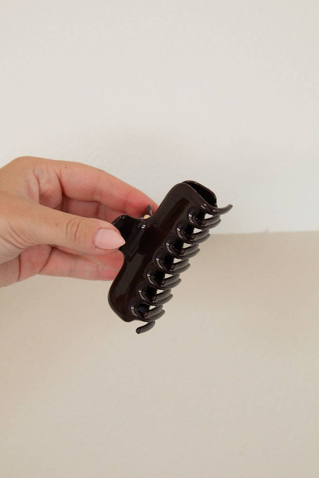 Resin Rectangle Claw Clip: Tan